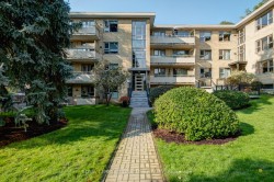 3-8 Corinth Gardens Toronto, ON M4P 2N5