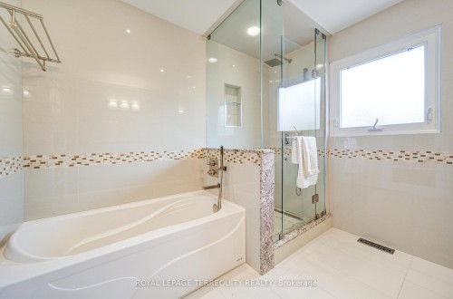 1656 Carrington Road, Mississauga, ON - Indoor Photo Showing Bathroom
