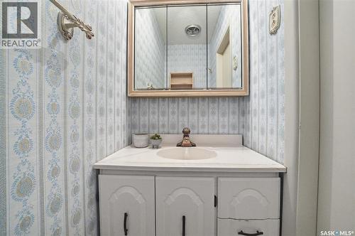 2020 Eastlake Avenue, Saskatoon, SK - Indoor Photo Showing Bathroom