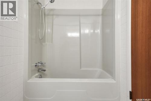 2020 Eastlake Avenue, Saskatoon, SK - Indoor Photo Showing Bathroom