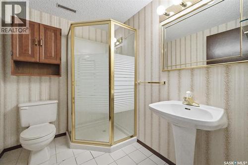 2020 Eastlake Avenue, Saskatoon, SK - Indoor Photo Showing Bathroom