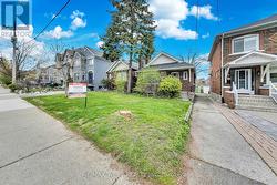 284 FAIRLAWN AVENUE Toronto, ON M5M 1T1
