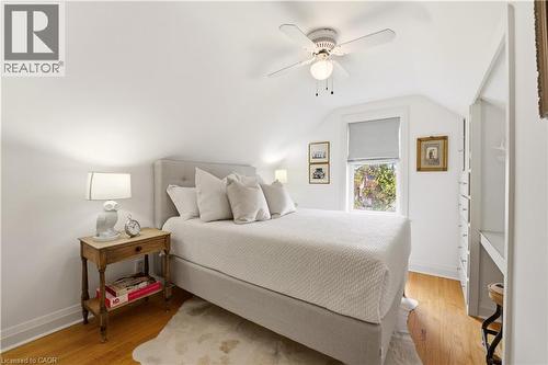 2137 Deyncourt Drive, Burlington, ON - Indoor Photo Showing Bedroom