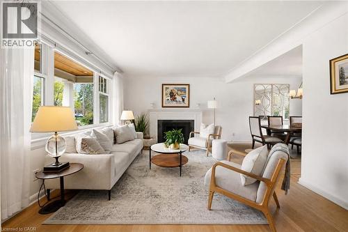 2137 Deyncourt Drive, Burlington, ON - Indoor Photo Showing Living Room