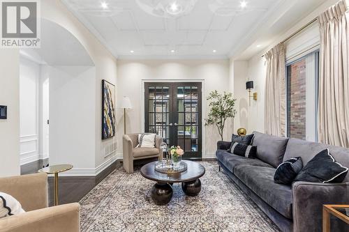 3155 Seabright Drive, Mississauga, ON - Indoor Photo Showing Living Room