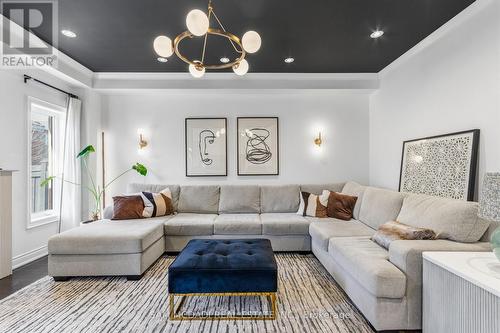 3155 Seabright Drive, Mississauga, ON - Indoor Photo Showing Living Room