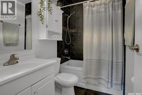 23 Scrivener Crescent, Regina, SK - Indoor Photo Showing Bathroom
