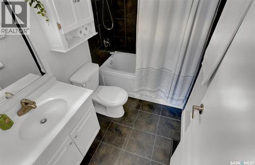 23 Scrivener Crescent, Regina, SK - Indoor Photo Showing Bathroom