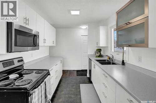 23 Scrivener Crescent, Regina, SK - Indoor Photo Showing Kitchen With Double Sink