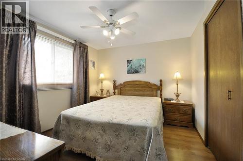 Bedroom featuring wood-finish flooring, a ceiling fan with integrated lighting, and a window with blinds - 114 Bakersfield Drive, Cambridge, ON - Indoor Photo Showing Bedroom