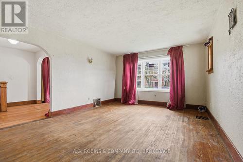 578 Southworth Street S, Welland (Lincoln/Crowland), ON - Indoor