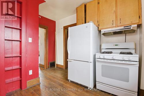 578 Southworth Street S, Welland (Lincoln/Crowland), ON - Indoor Photo Showing Kitchen