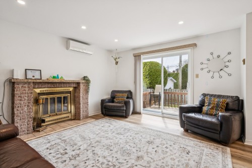 Salle familiale - 3970 Rue Oslo, Brossard, QC - Indoor Photo Showing Living Room With Fireplace