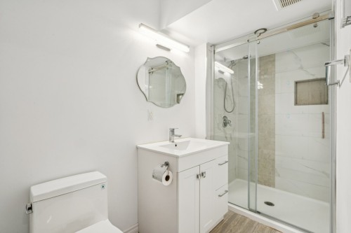 Salle de bains - 3970 Rue Oslo, Brossard, QC - Indoor Photo Showing Bathroom