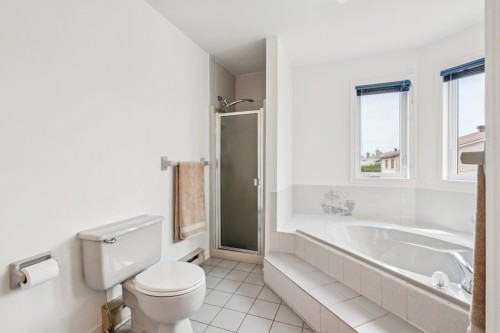 Salle de bains - 3970 Rue Oslo, Brossard, QC - Indoor Photo Showing Bathroom
