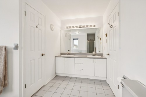 Salle de bains - 3970 Rue Oslo, Brossard, QC - Indoor Photo Showing Bathroom