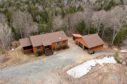 75 Ch. du Petit-Pont  Saint-Adolphe-D'Howard, QC J0T 2B0