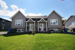 1966 Rue Gabrielle-B.-Grimard Saguenay (Chicoutimi), QC G7K 0B4