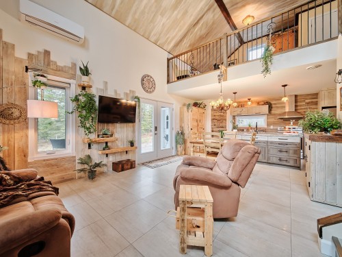 Vue d'ensemble - 653 2E Rang, Saint-Charles-De-Bourget, QC - Indoor Photo Showing Living Room