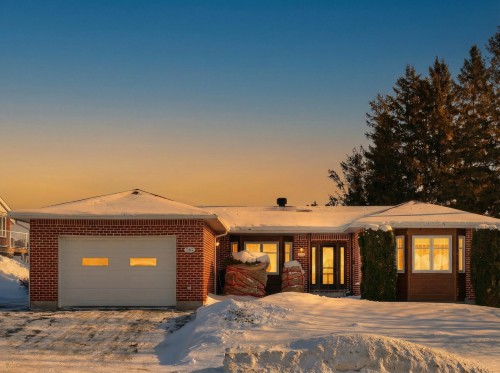 1902 Rue St-Pierre  Saguenay (La Baie), QC G7B 2Y5