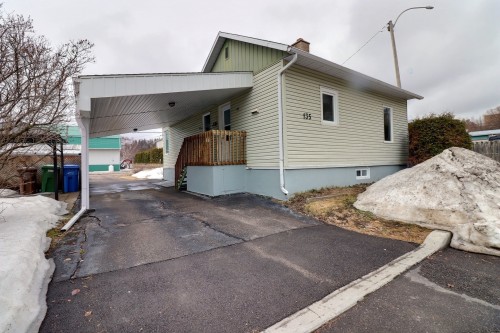 135 Rue Le Moyne  Saguenay (Chicoutimi), QC G7G 2S2