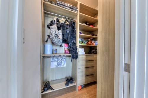 Penderie (Walk-in) - Ph-3002-628 Rue St-Jacques, Montréal (Ville-Marie), QC 