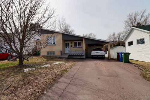 2360 Rue Brassard  Saguenay (Jonquière), QC G7X 5S9