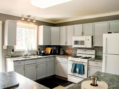 33 Radisson Crescent, Marathon, ON - Indoor Photo Showing Kitchen With Double Sink