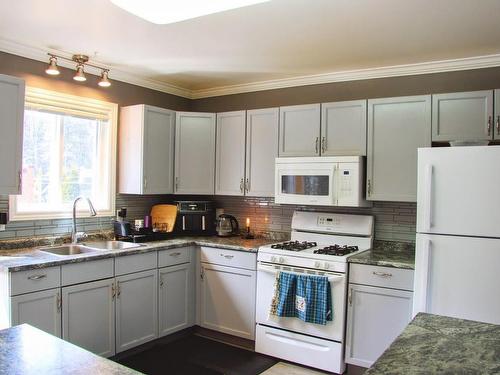 33 Radisson Crescent, Marathon, ON - Indoor Photo Showing Kitchen With Double Sink