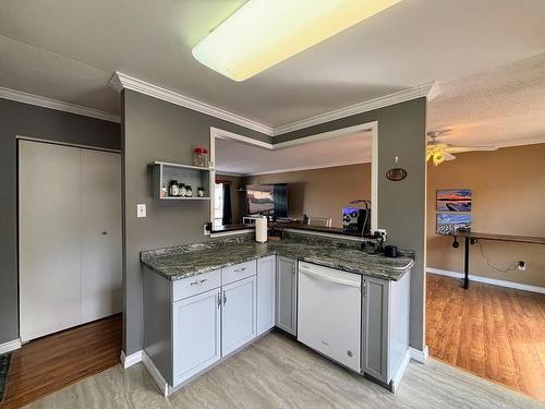 33 Radisson Crescent, Marathon, ON - Indoor Photo Showing Kitchen