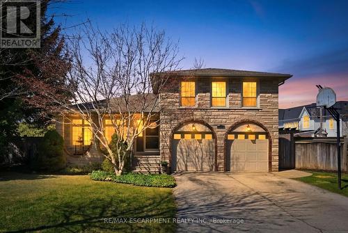 248 APPLEVALE COURT  Burlington, ON L7L 2B9