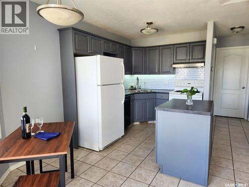 4044 Buckingham Drive E, Regina, SK - Indoor Photo Showing Kitchen