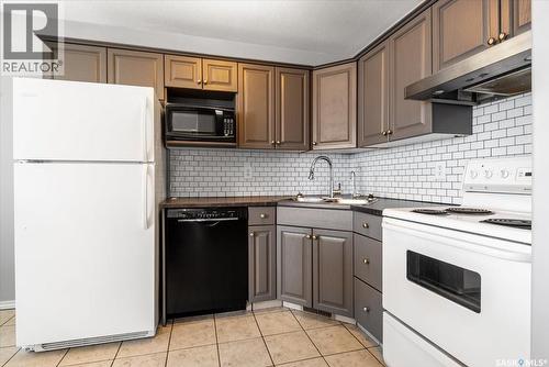 4044 Buckingham Drive E, Regina, SK - Indoor Photo Showing Kitchen