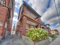 B - 1652 DUFFERIN STREET Toronto, ON M6H 3L8