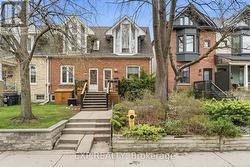 302 BAIN AVENUE Toronto (Blake-Jones), ON M4J 1B8