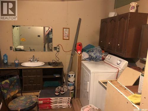 121 5Th Street, Bladworth, SK - Indoor Photo Showing Laundry Room