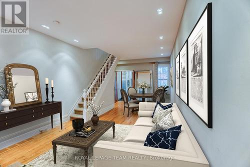 87 Guigues Avenue, Ottawa, ON - Indoor Photo Showing Living Room