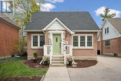 68 PLEASANT AVENUE  Kitchener, ON N2M 4A4