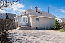 1093 REGINA STREET North Bay (Central), ON P1B 2K8