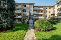 3 - 8 CORINTH GARDENS Toronto, ON M4P 2N5