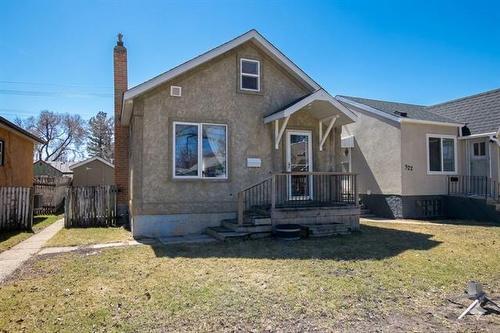 320 Kilbride AVE  Winnipeg, MB R2V 1A5