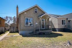 320 Kilbride AVE  Winnipeg, MB R2V 1A5