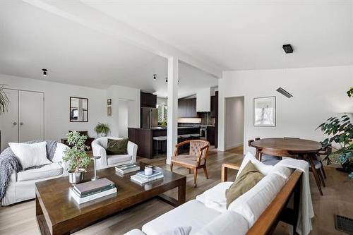231 Carriage Rd, Winnipeg, MB 
