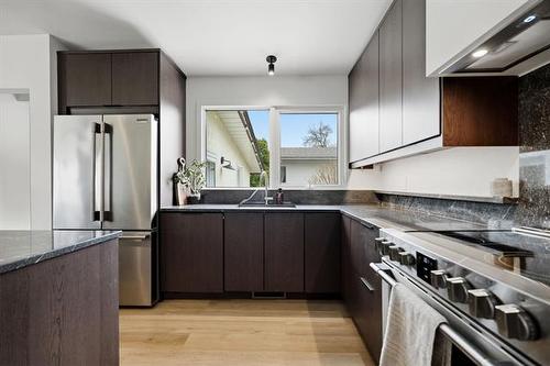231 Carriage Rd, Winnipeg, MB 