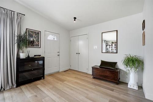231 Carriage Rd, Winnipeg, MB 