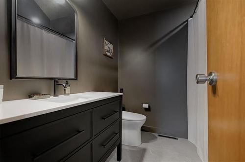 231 Carriage Rd, Winnipeg, MB 