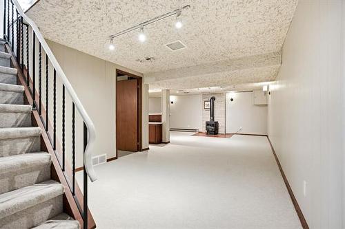231 Carriage Rd, Winnipeg, MB 