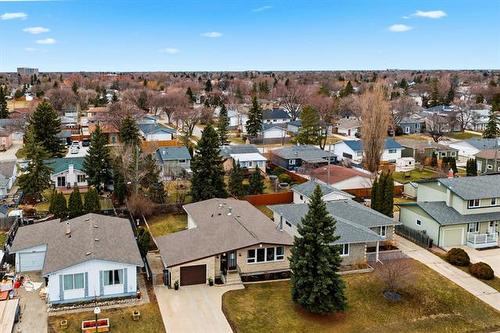 231 Carriage Rd, Winnipeg, MB 