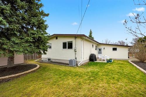 231 Carriage Rd, Winnipeg, MB 