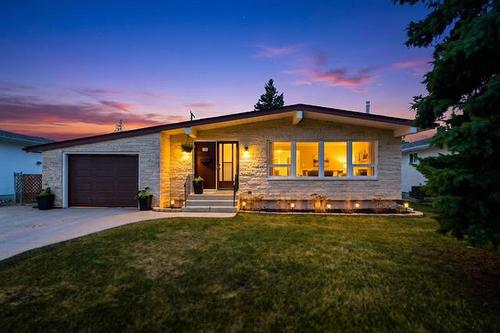 231 Carriage Rd, Winnipeg, MB 